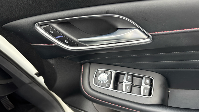 MG HS 1.5 T-GDI Trophy 5dr Petrol Hatchback